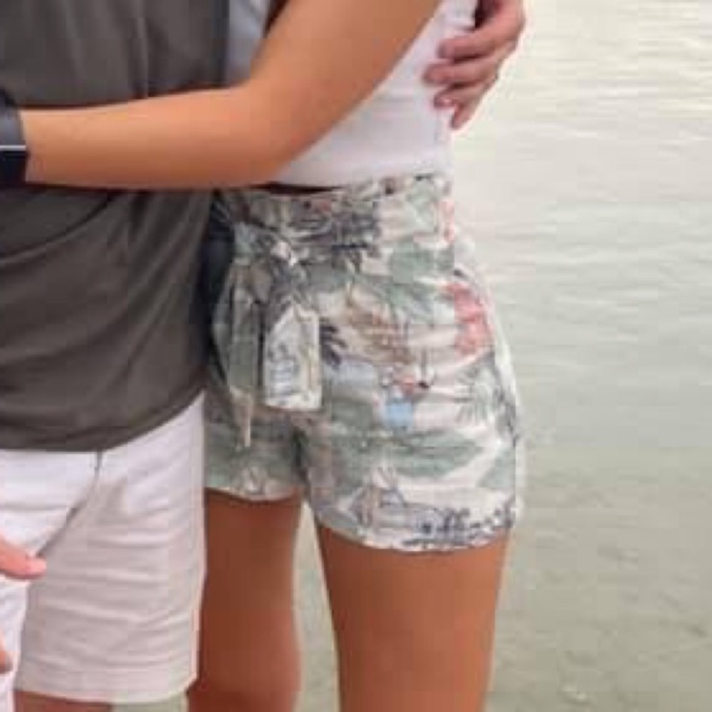 C&C California - size 4 - high waist floral print shorts